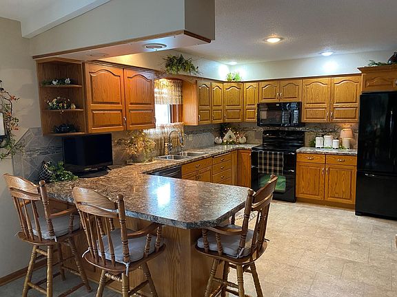 5th image of 127 Knollwood Dr