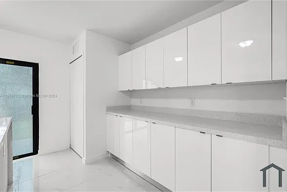 634 SW 7th St — Photo 5