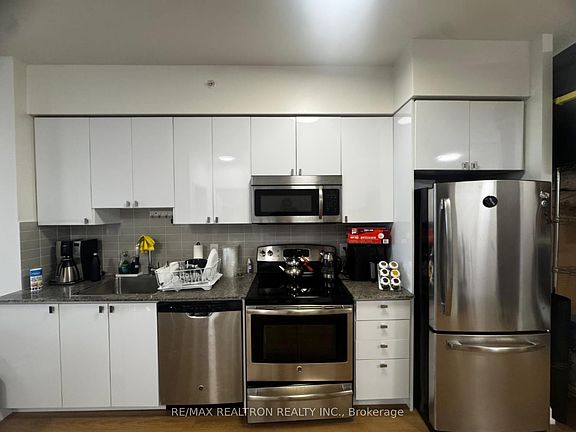 5th image of 7171 Yonge St #2412