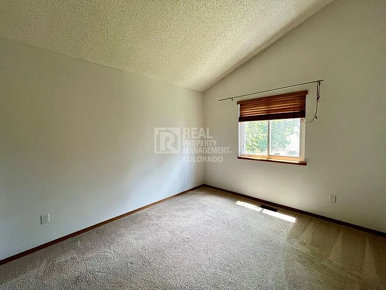 1313 Coolcrest Dr — Photo 22