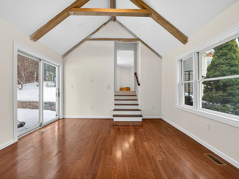 166 Londonderry Rd — Photo 8
