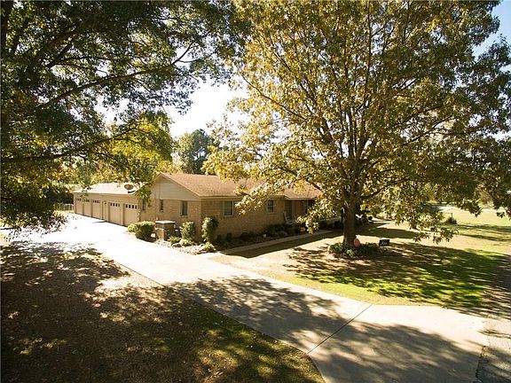 3rd image of 4500 Iris Ave
