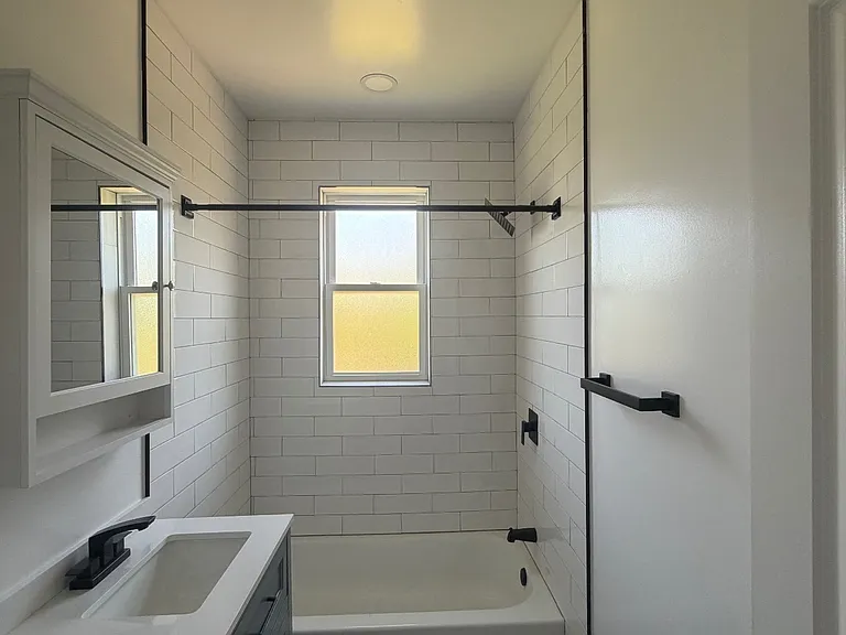 1140 Ashland St #2 — Photo 12