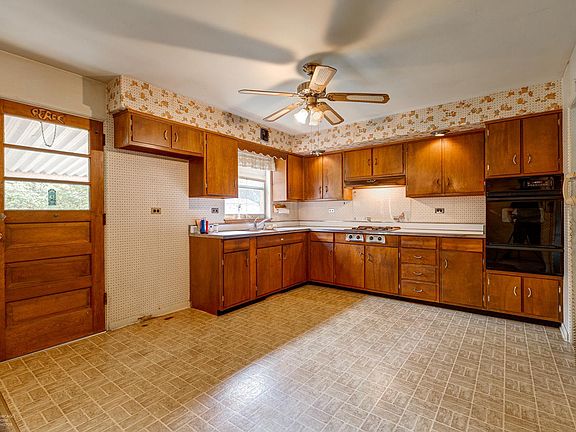 2nd image of 220 Delia Dr