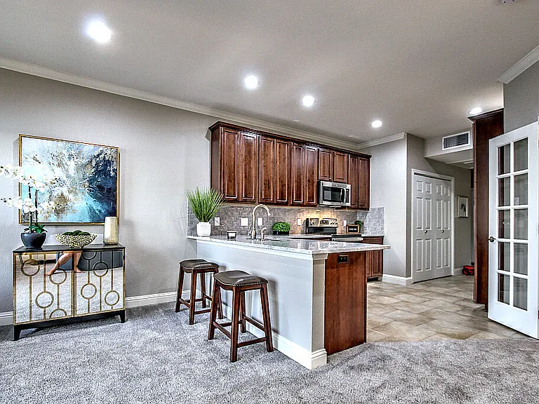 Towne Square Condos — Photo 21