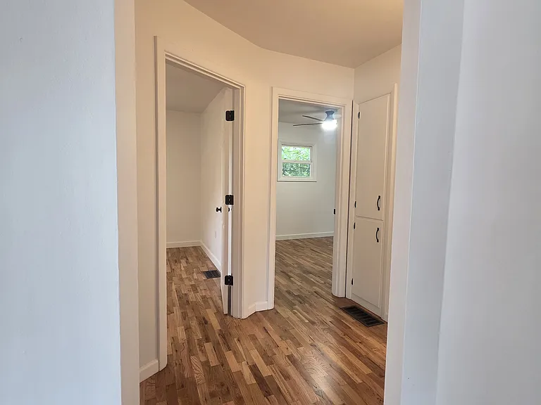166 Draper St NE — Photo 8