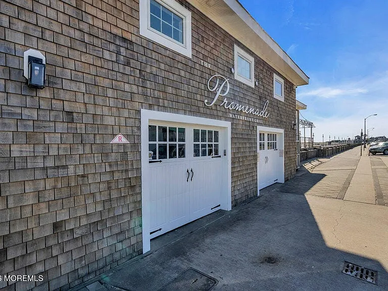 435 Norwood Ave — Photo 36