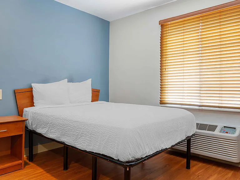 Deluxe Studio - 1 Full Bed