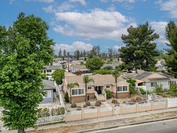3rd image of 7857 Whitsett Ave