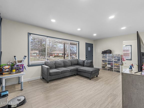 4th image of 5502 Shorewood Dr