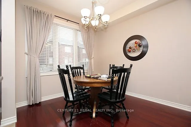 16 Thatcher Cres — Photo 10