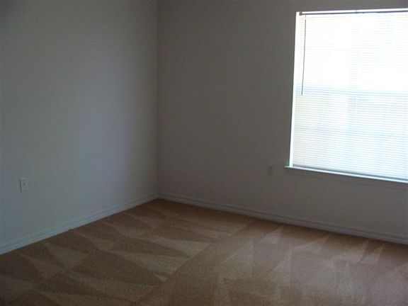 4th image of 9592 Cobblebrook Dr