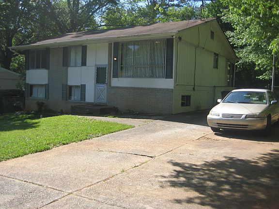 2nd image of 917 Vinton Woods Dr