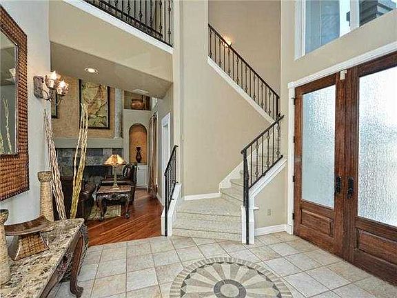 4th image of 107 Hazeltine Ct