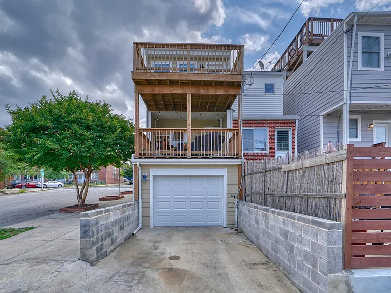 300 S Clinton St — Photo 47