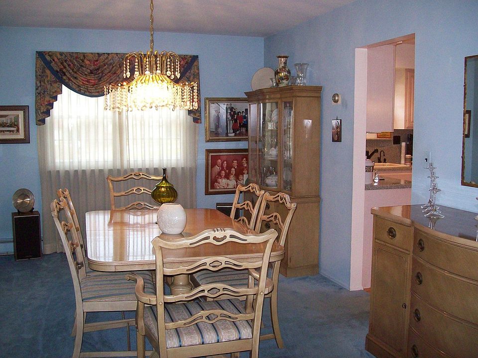 Formal dining room