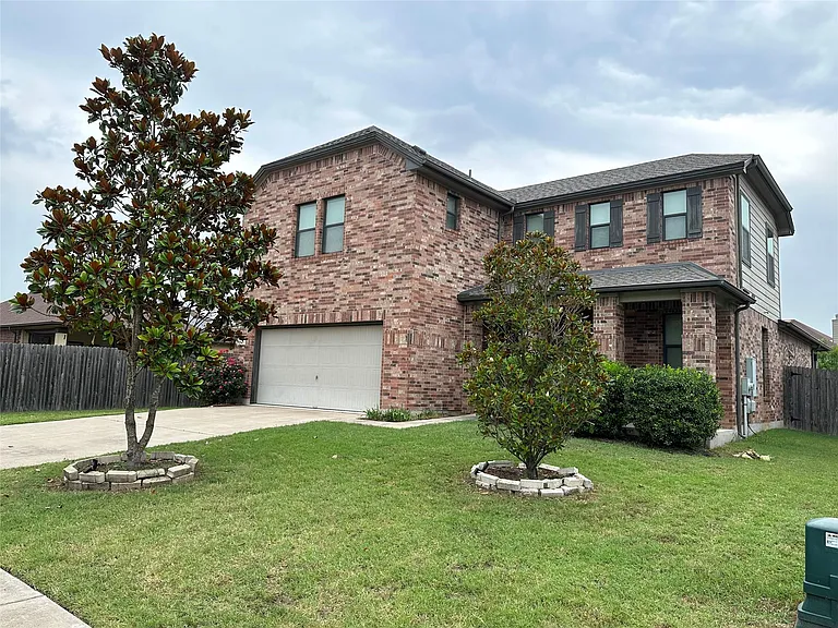 1248 Hyde Park Dr — Photo 2