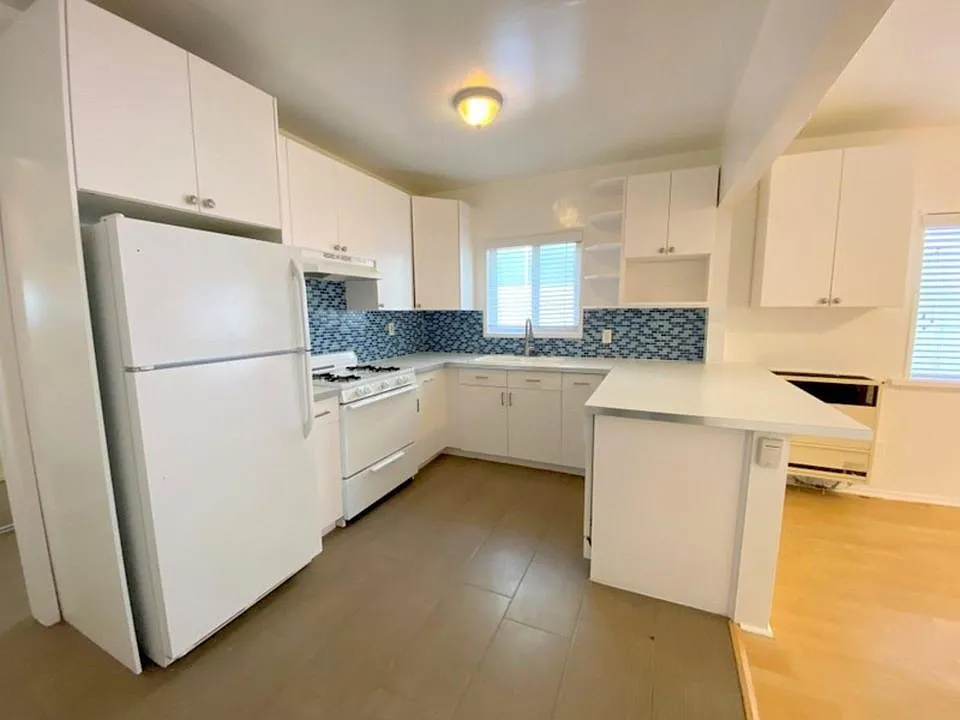615 Ocean Front Walk #202