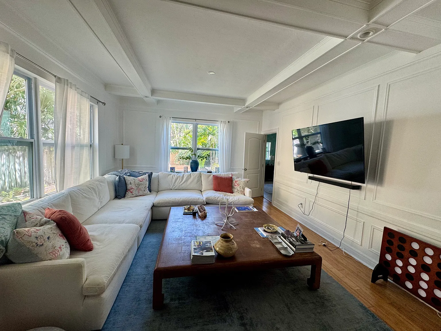 4 bed, 2.5 bath, 2832 sqft, $7,900 — Photo 2