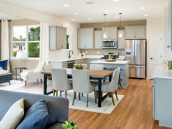 Perfect Size Kitchen for Cooking and Entertaining