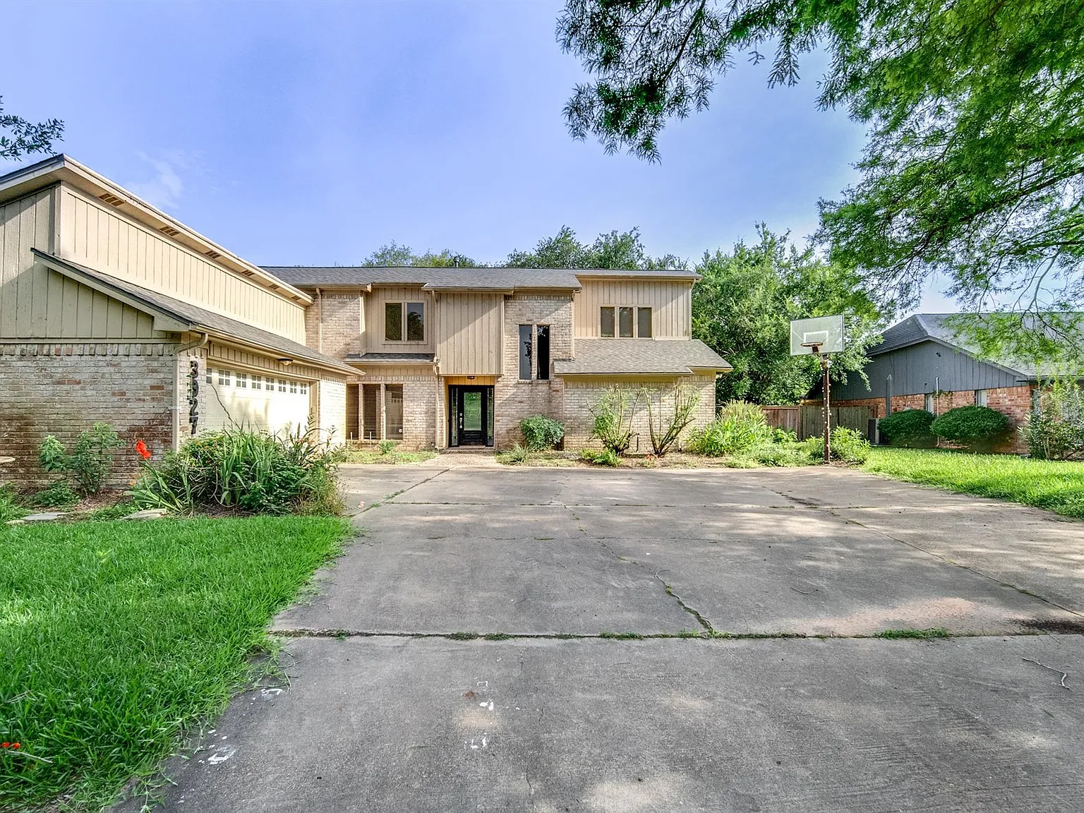 4 bed, 3.5 bath, 3300 sqft, $2,700 — Photo 2