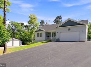522 Nestle Quarry Rd, Falling Waters, WV 25419