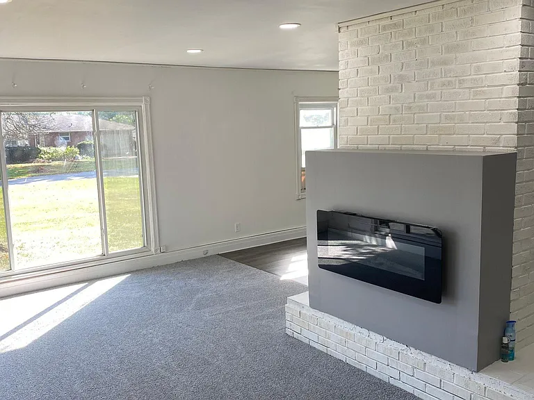 2200 Oak Ln — Photo 3