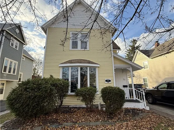 27 Lombardy St, Lancaster, NY 14086