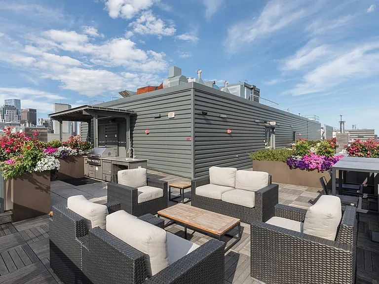 32 Traveler St #Penthouse 8 — Photo 29