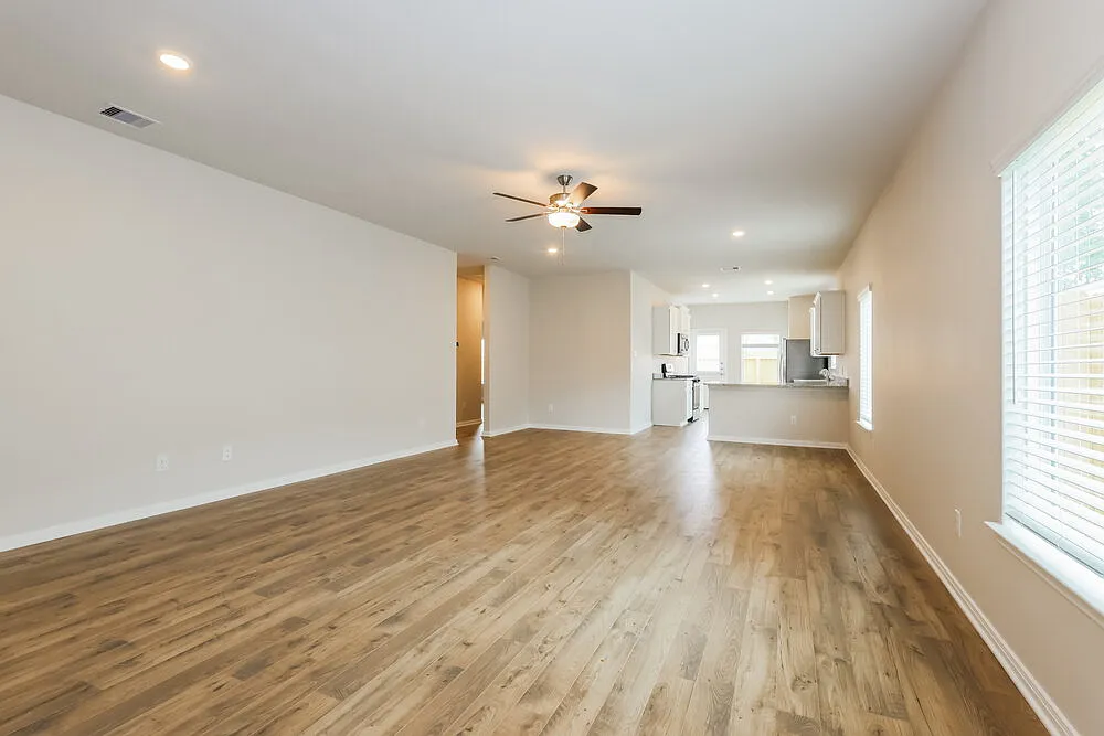 4 bed, 2.0 bath, 1793 sqft, $1,795 — Photo 3