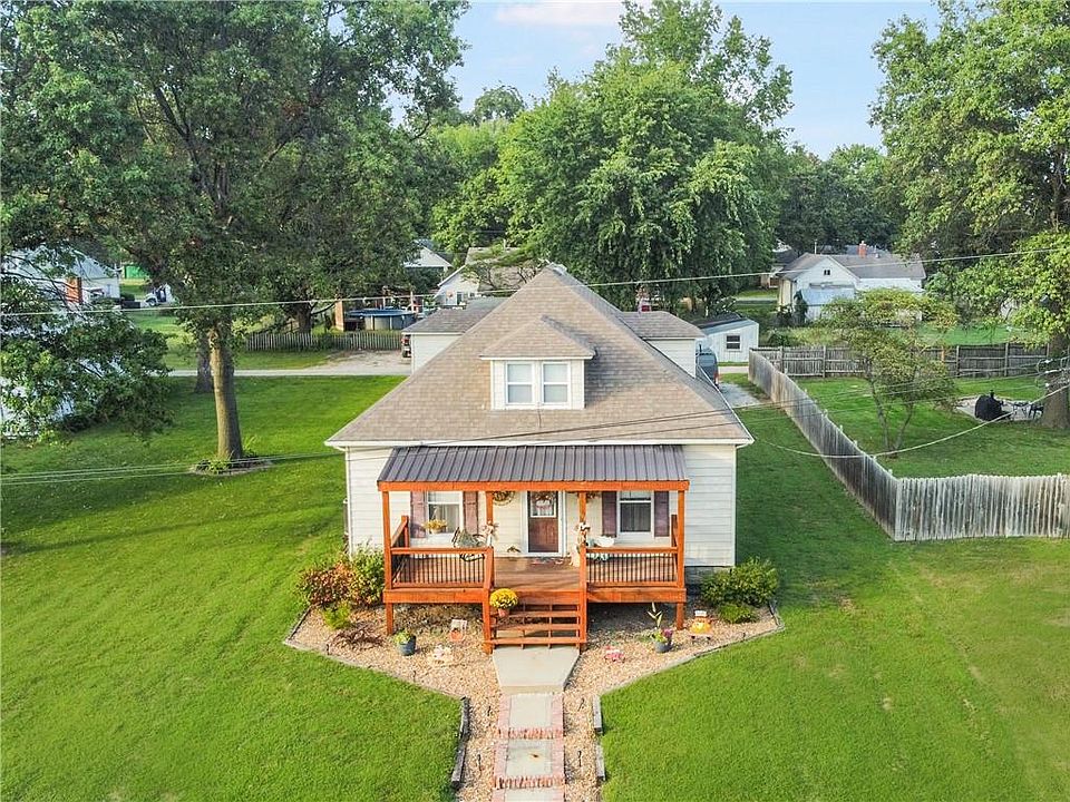 1st image of 111 W Clara Ave