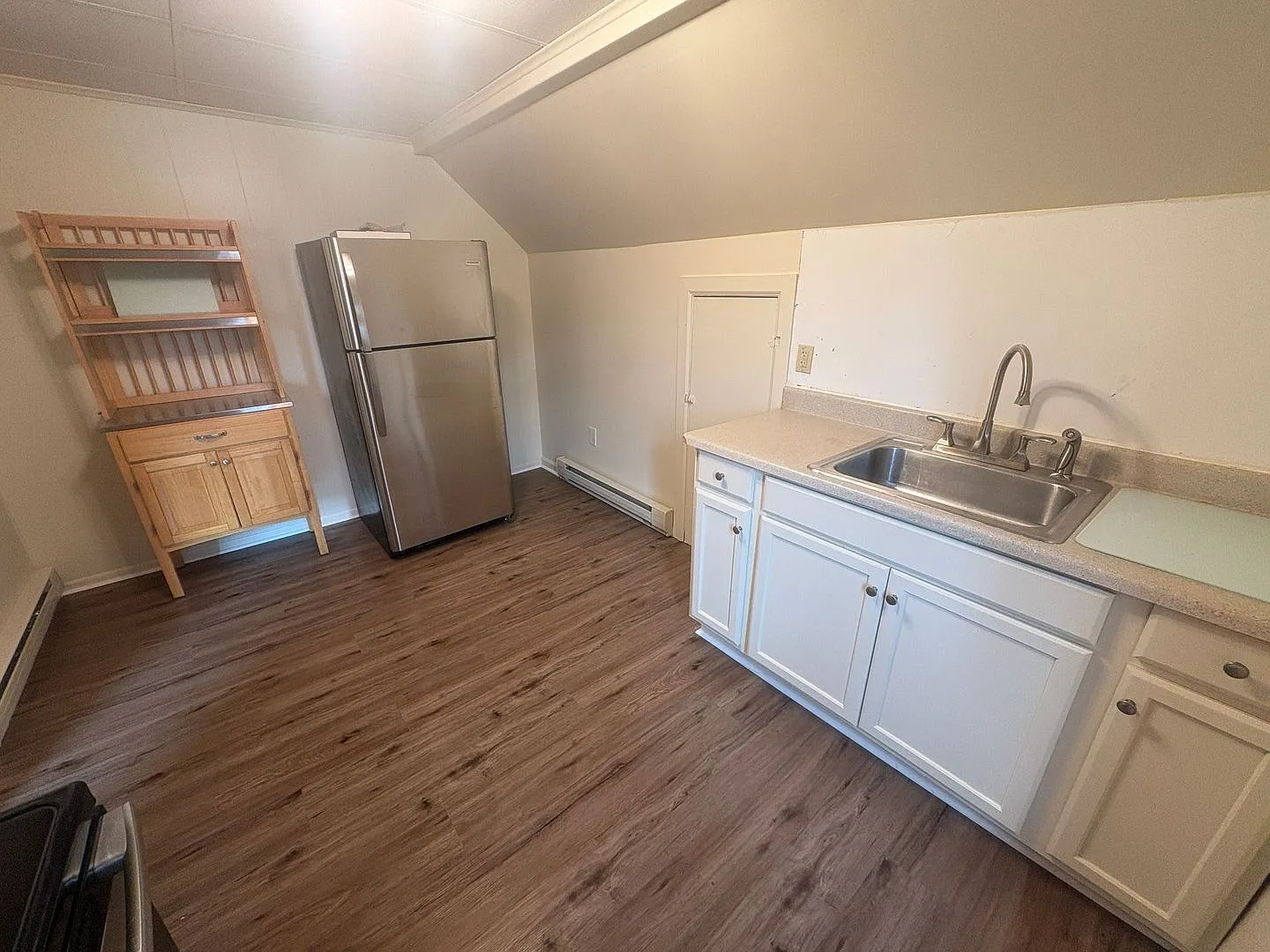 154 Garibaldi Ave — Photo 3