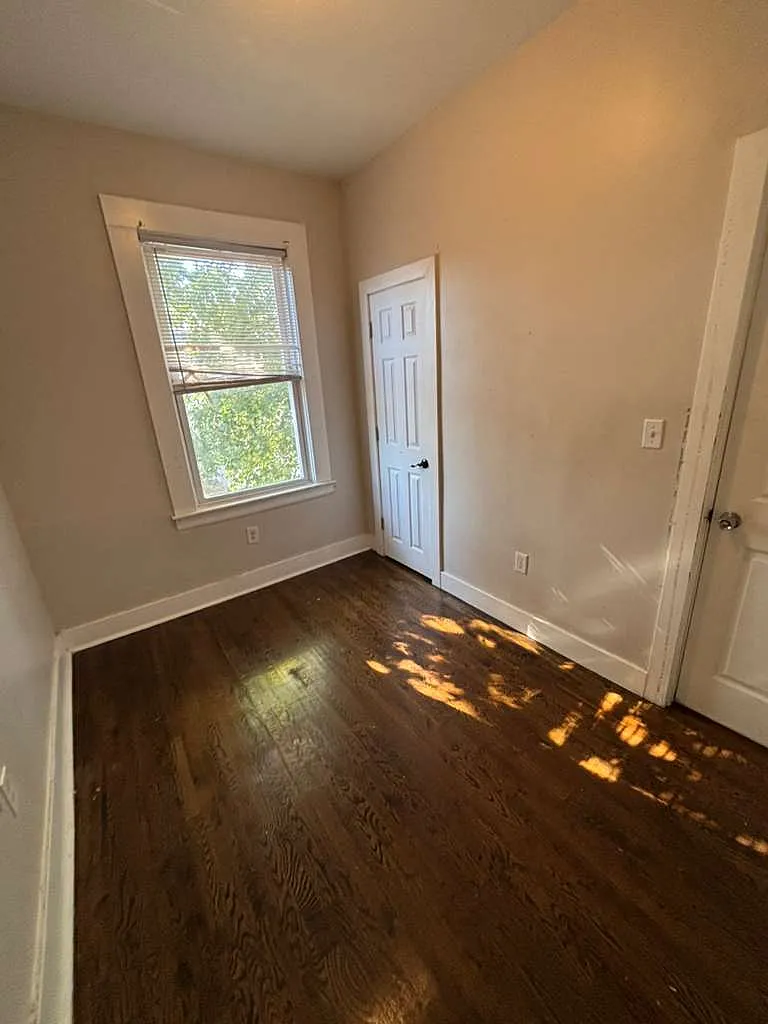 4 bed, 1.5 bath, 1200 sqft, $2,549 — Photo 4