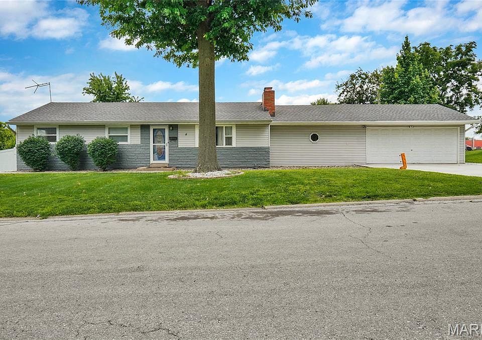 1st image of 4 Hazelwood Ln