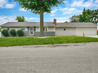 4 Hazelwood Ln, Hazelwood, MO 63042