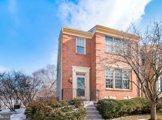 12332 Quiet Hollow Ct, Fairfax, VA 22033