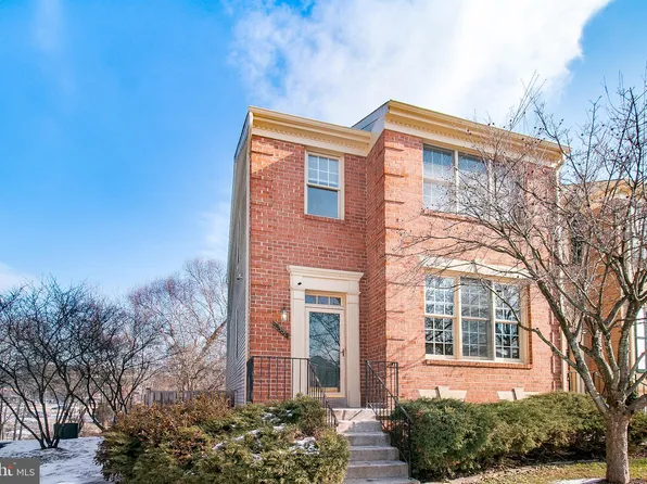 12332 Quiet Hollow Ct, Fairfax, VA 22033