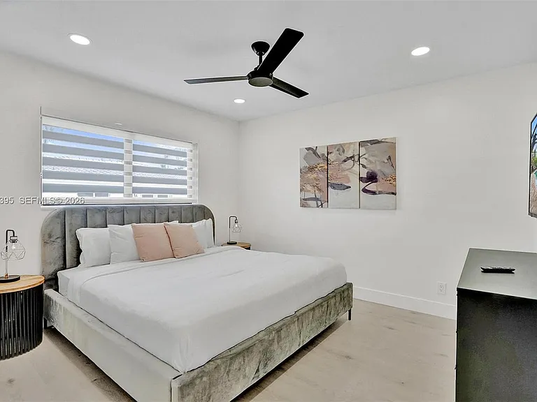 1141 N Northlake Dr — Photo 27