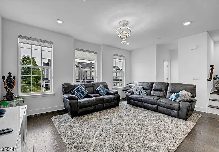 6 Martin Pl — Photo 29