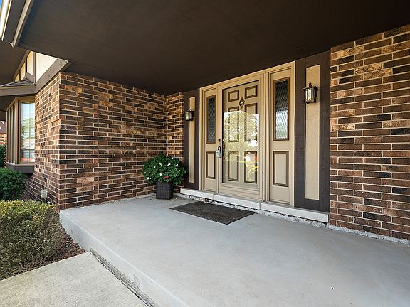 4th image of 8257 Chertsey Ct