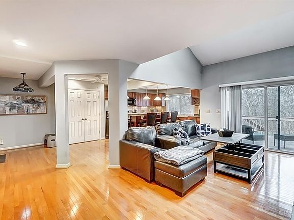 4th image of 230 Centerbury Ct