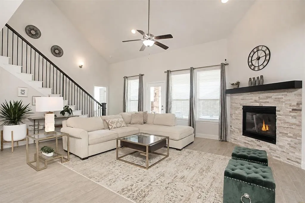 4 bed, 3.5 bath, 2811 sqft, $3,200 — Photo 3