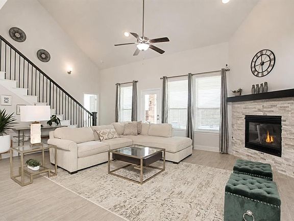 3rd image of 933 Slate Ln