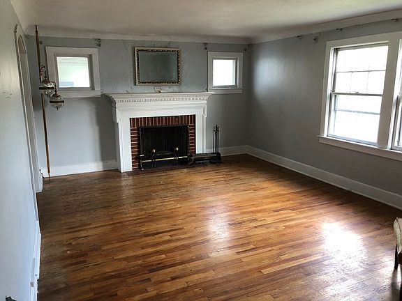 4th image of 59 Theron St