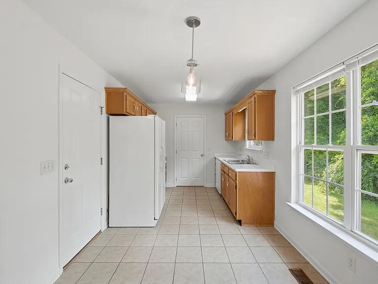 8506 Igou Gap Rd — Photo 6