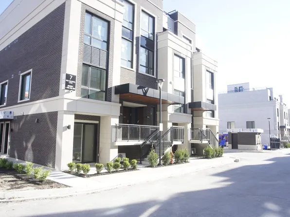 2 David Eyer Rd, Richmond Hill, ON