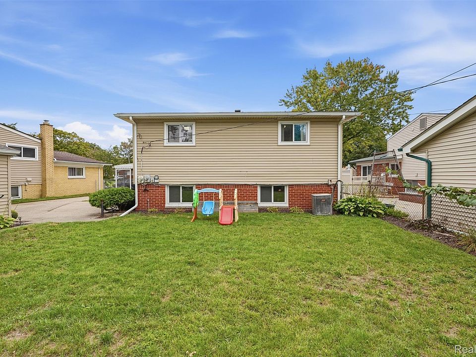 28282 Couzens Ave, photo 23