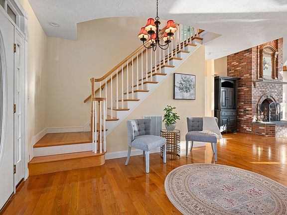 4th image of 12 Dogwood Ln