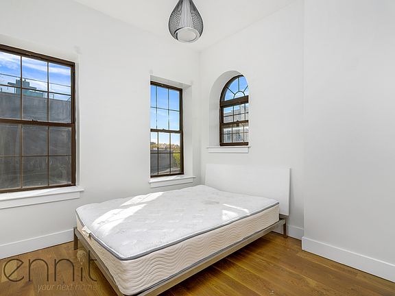 3rd image of 146 Wyckoff Ave