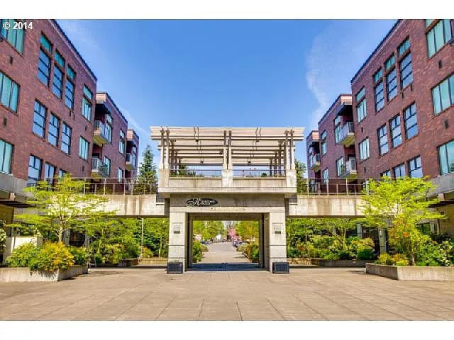 400 W 8th St Unit 305 photo 1